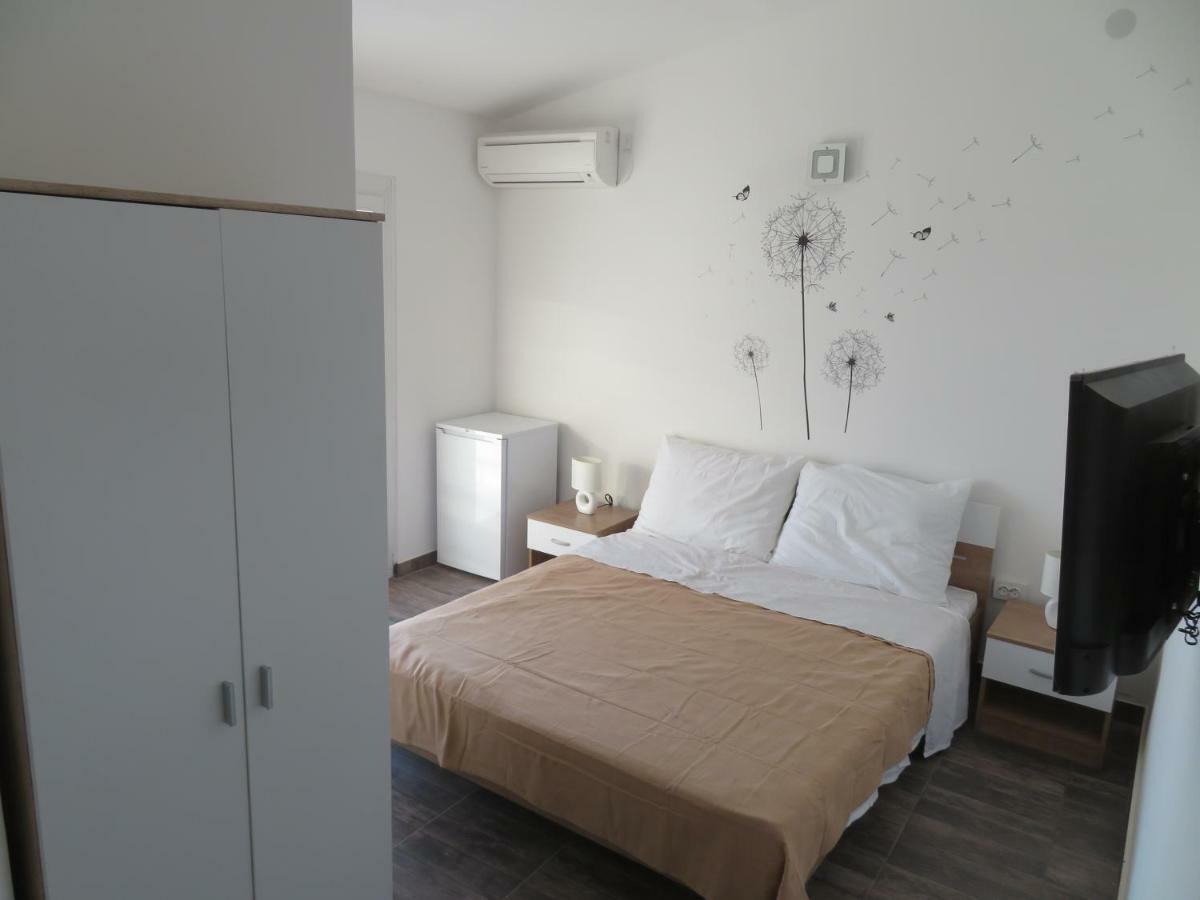 Vila Velvet Hotel Starigrad Paklenica Exterior photo